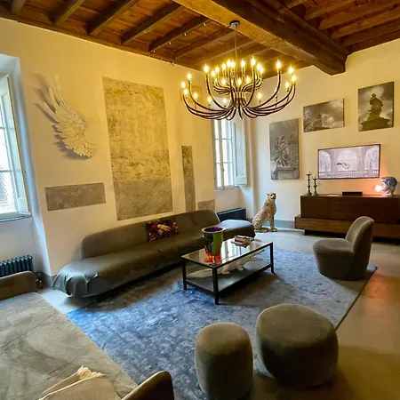 Monti Art Loft דירה